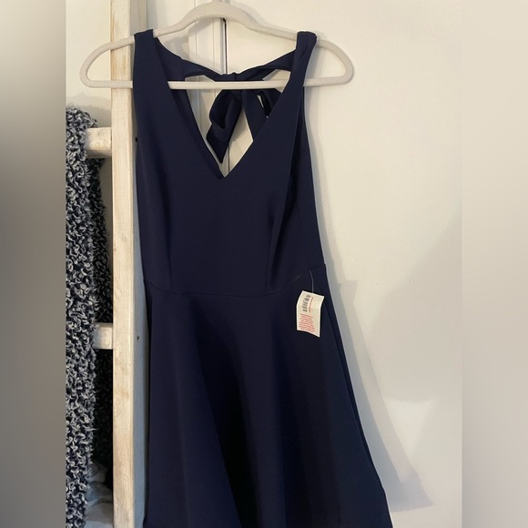 NWT B. Darlin Sleeveless V-Neck Bow-Back Scuba Crepe Fit & Flare Dress - Picture 4 of 11